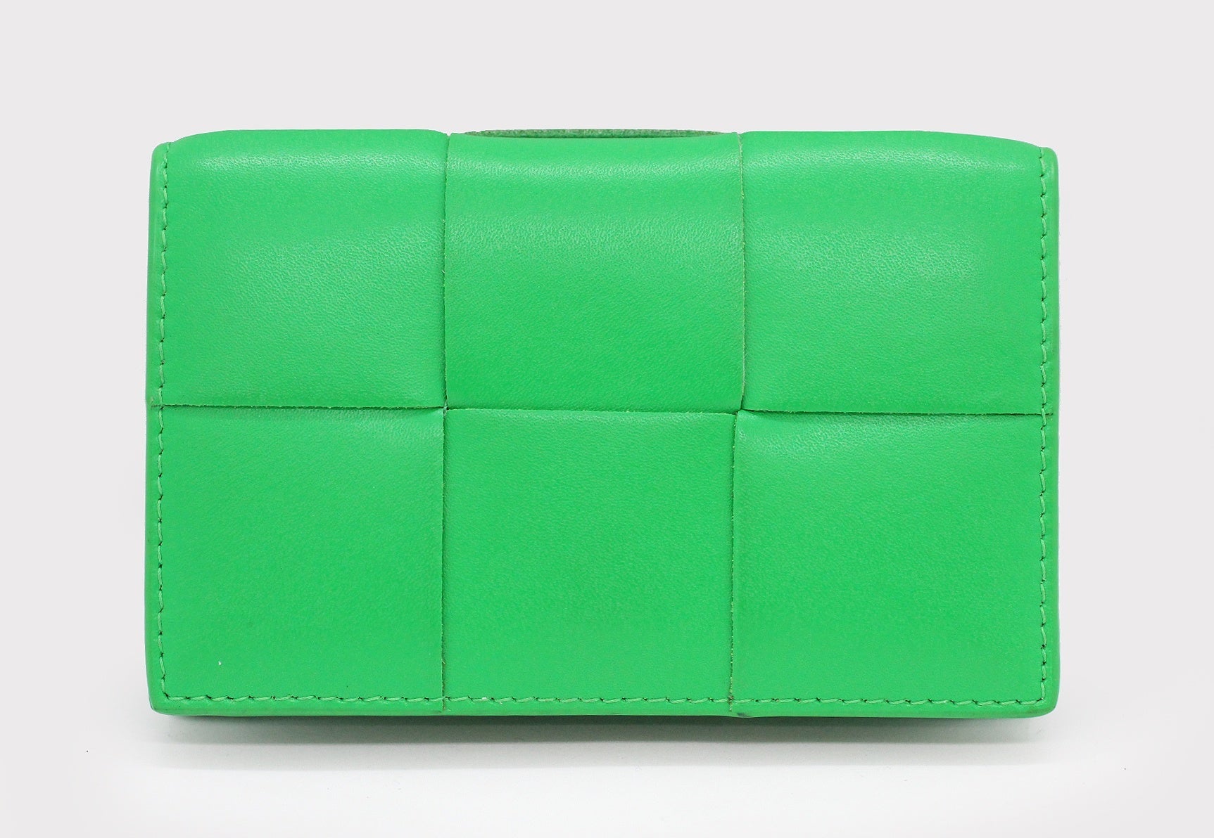 BOTTEGA VENETA (ボッテガヴェネタ) カセット ビジネスカードケース イントレチャート パラキート(グリーン) 679849VBWD33724 - 安心保証・業界最安値の販売 福助